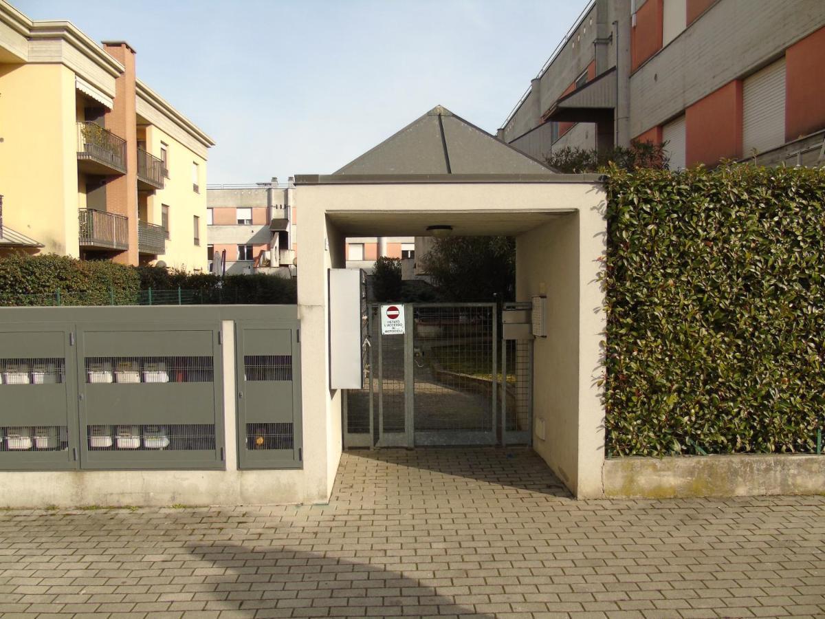 Casa Leonardo Airport Hotel Azzano San Paolo Exterior photo
