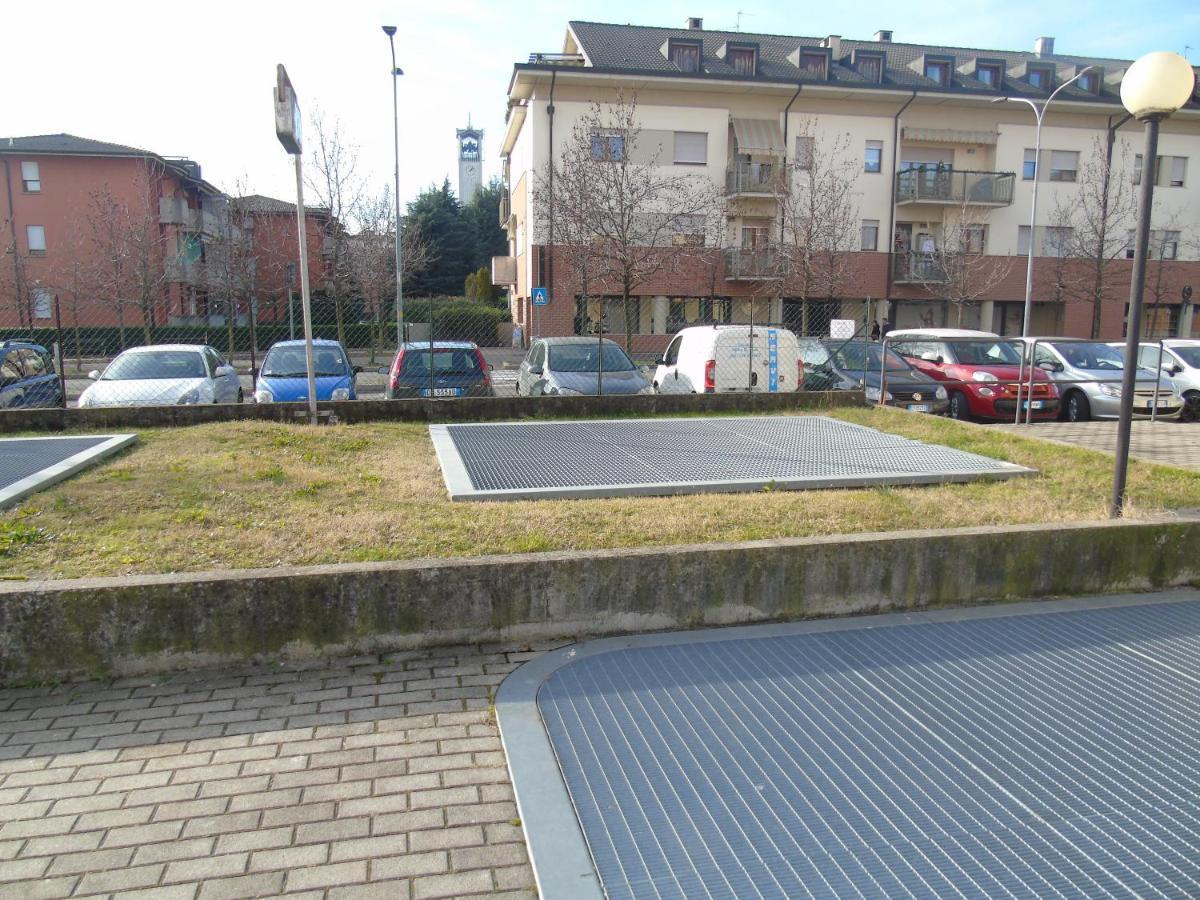 Casa Leonardo Airport Hotel Azzano San Paolo Exterior photo